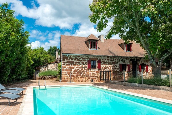 Pool - Tranquil Holiday Home With Private Pool (Teillots)