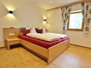 Apartment | 4 bedrooms, cribs/infant beds