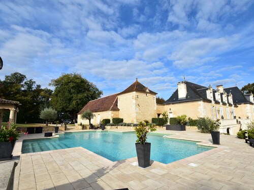 Lavish Villa on an Exclusive Estate in Liorac-sur-louyre With Pool