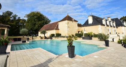 Lavish Villa on an Exclusive Estate in Liorac-sur-louyre With Pool