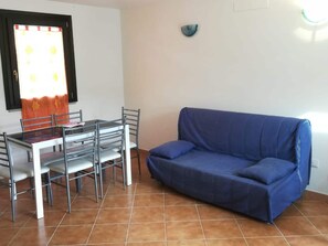 Dining - Residence with Swimming Pool in Green Countryside near Thermal Baths (Santa Maria Coghinas)