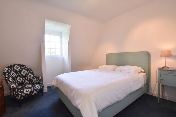 House | 8 bedrooms, individually furnished, bed sheets