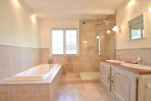 House | Bathroom - Luxury Villa in Dordogne With Pool & Privacy (Port-Sainte-Foy-et-Ponchapt)