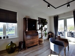 Living room - Villa With Private Garden in Kaag (Kaag)