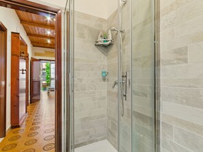 Apartment | Bathroom