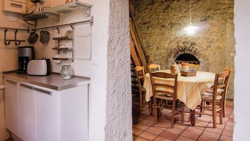 House | Private kitchen | Fridge, oven, high chair