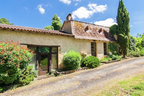 Exterior - Holiday Home in Bourgnac With Private Pool (Bourgnac)
