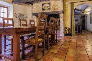 House | Dining - Holiday Home in Bourgnac With Private Pool (Bourgnac)