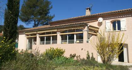 Airconditioned, Spacious Villa in Garéoult With a Private Pool
