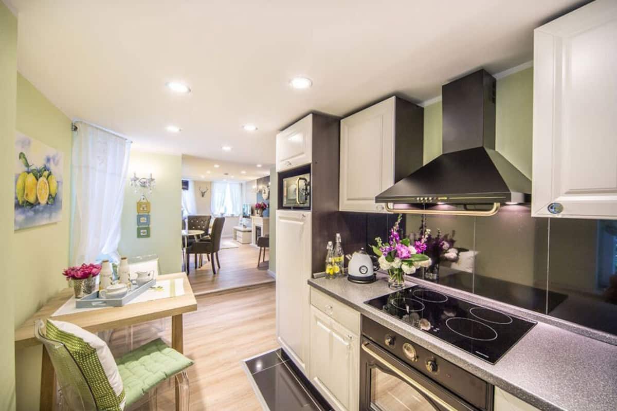 Apartment (Wellness Lodge) | Living area | Flat-screen TV