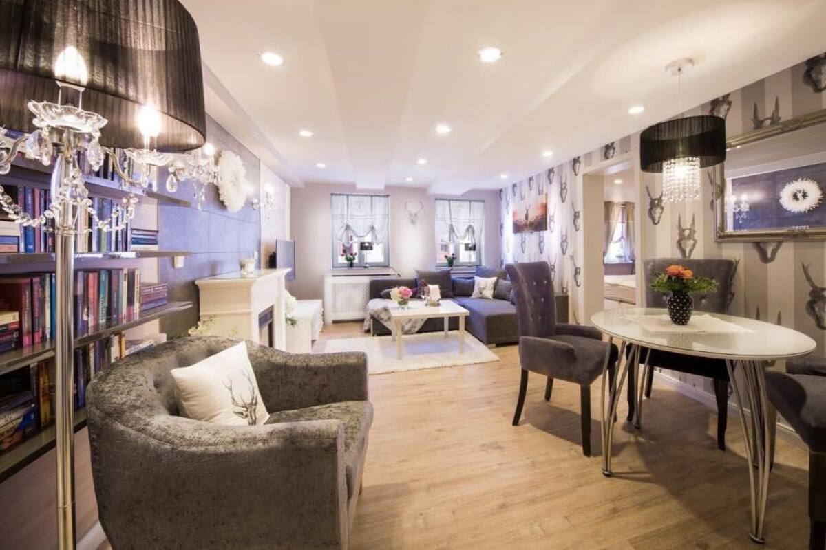 Apartment (Family Lodge) | Living room | Flat-screen TV
