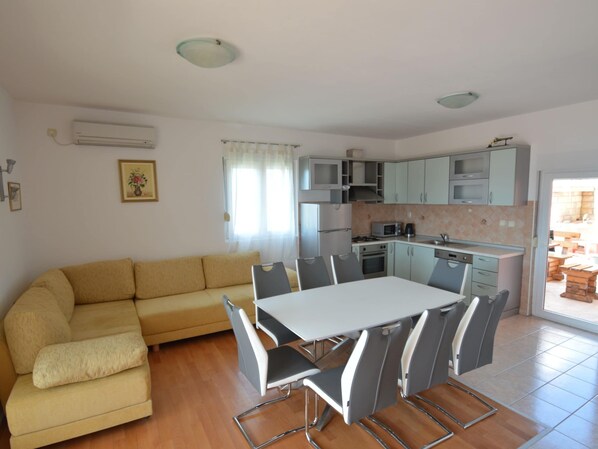 Villa | Dining