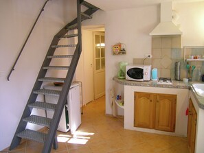 Cottage | Private kitchen | Fridge, microwave, coffee/tea maker - Cozy Cottage in Peaceful Hamlet Saint-martin-de-castillon (Saint-Martin-de-Castillon)