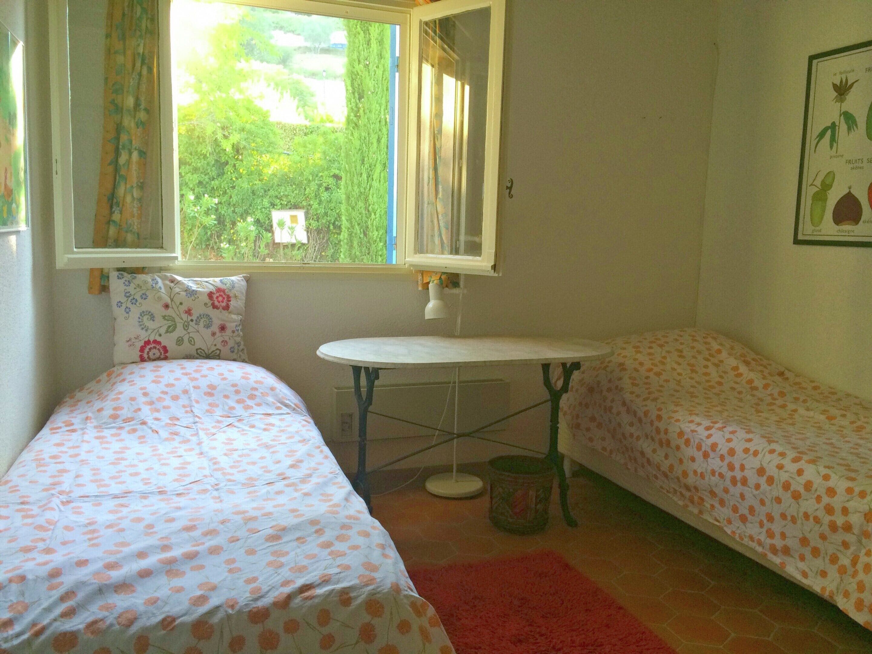 4 bedrooms, individually furnished, bed sheets