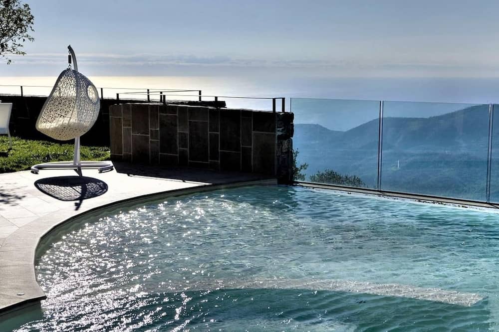 Air-conditioned With a Pool, spa and Fitness Centre - Ranzi