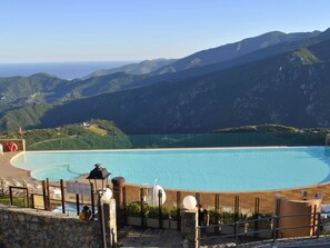Apartment | Pool - Air-conditioned With a Pool, spa and Fitness Centre (Magliolo)