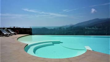 Apartemen | Kolam renang | Kolam renang outdoor