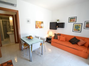Apartment | Dining