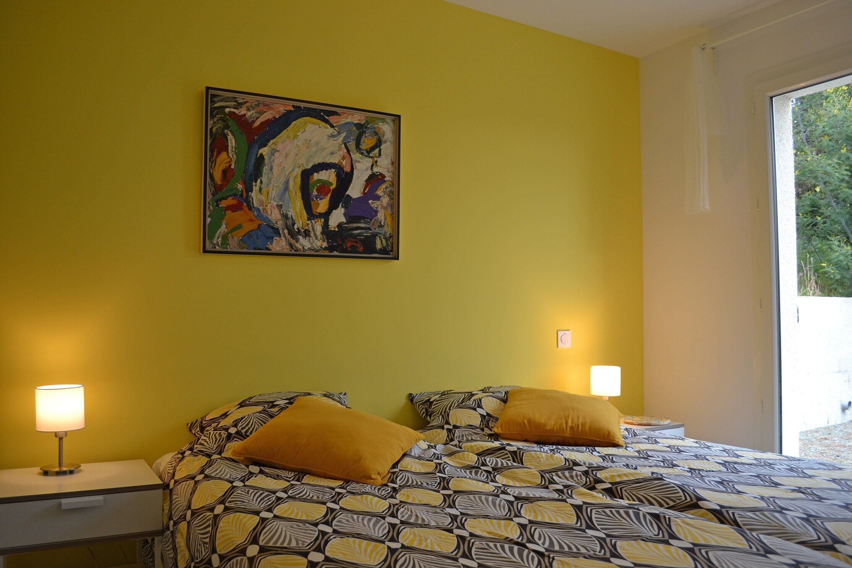 4 bedrooms, individually furnished, iron/ironing board, bed sheets