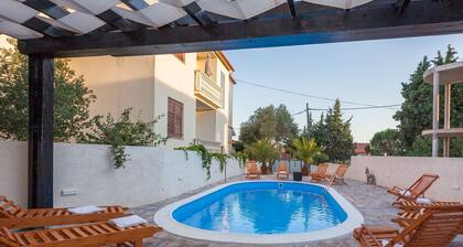 Beautiful Villa With Private Pool, 7 en Suite Bedrooms, 3 Roofed Terraces, BBQ
