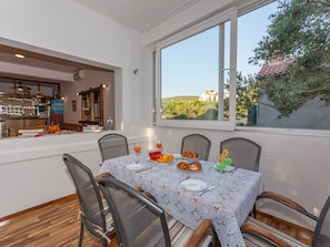 Dining - Beautiful Villa With Private Pool, 7 en Suite Bedrooms, 3 Roofed Terraces, BBQ (Sveti Filip i Jakov)