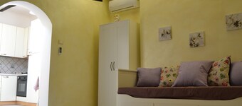 Simplistic Apartment in Tivoli near Forest & Supermarket