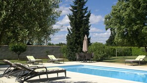 Outdoor pool - Stunning Villa in Sorgues With Swimming Pool (Sorgues)