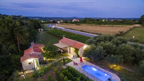 A villa with a swimming pool, vineyard, and a road leading to the house. - Holiday Home Near Adriatic Sea and Krka Falls (Benkovac)
