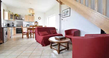 Holiday Home in Crux-la-ville Near Lake