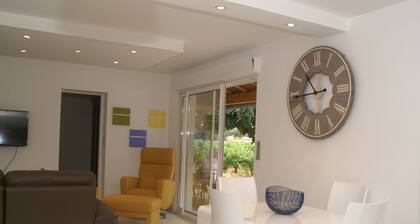 Detached Holiday Home on the Edge of a Vineyard at Châteauneuf-du-pape