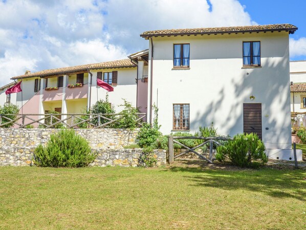 Exterior - Classy Farmhouse in Pupaggi With Barbecue (Sellano)