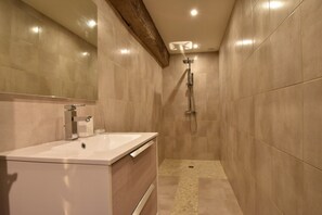House | Bathroom - Holiday Home in Angers With Private Garden (Bierné-les-Villages)