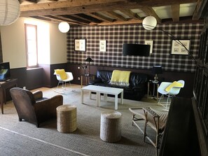 House | Living room - Holiday Home in Angers With Private Garden (Bierné-les-Villages)