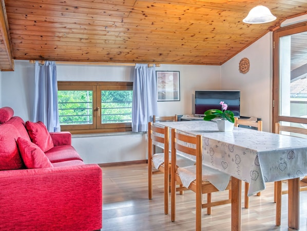 Living room - Apartment in Canale With Balcony, Garden, Garden Furniture (Pergine Valsugana)