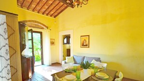 Dining - Modern Holiday Home in Rosignano Marittimo Near Forest (Rosignano Marittimo)