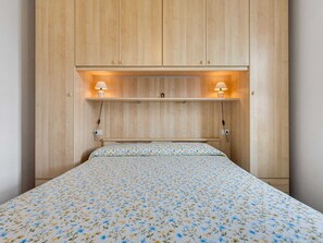 1 chambre, ameublement personnalisé, draps fournis