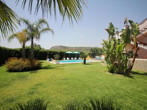 حمام سباحة