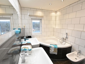 Maison | Salle de bain | Baignoire, serviettes fournies