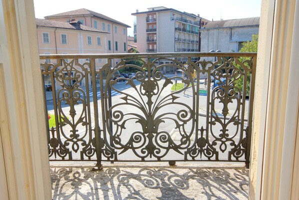 House | Balcony
