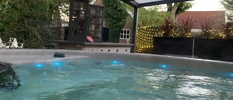 Bañera de hidromasaje exterior