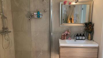 Villa | Bilik Mandi | Tab mandi, pengering rambut