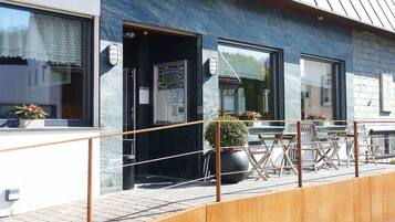 House | Meja sambut tetamu