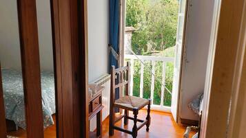 2 dormitoris, planxa i posts de planxar, un bressol de viatge i wifi