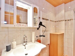 Ferienhaus | Badezimmer | Dusche, Handtücher