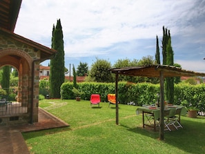Exterior - Tuscan Style Apartment with View of the Hills (Lucignano)