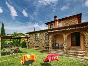 Cottage | Exterior - Tuscan Style Apartment with View of the Hills (Lucignano)