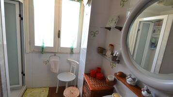 Villa | Bathroom | Shower, towels