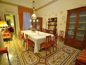 House | Dining