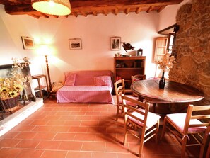 Cottage | Dining - Vintage Cottage in Pescia with Hot Tub (Pescia)