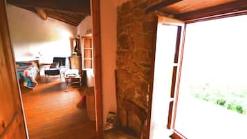 Cottage | 1 bedroom, individually furnished, bed sheets